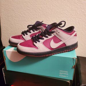 Nike SB Dunk Low Atmosphere Grey True Berry